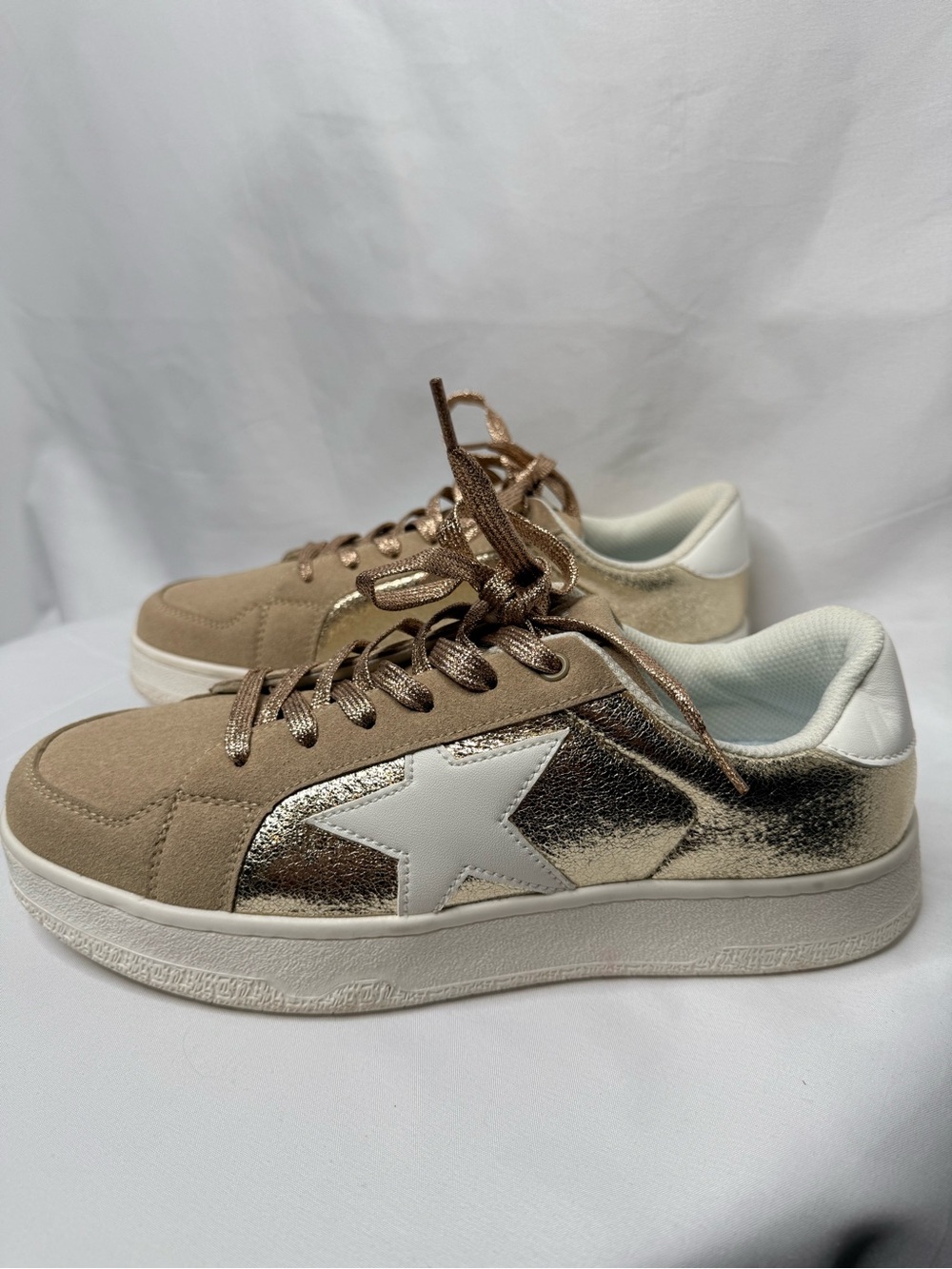 Niluber Gold Star Sneakers - Size 10 (No Tags)